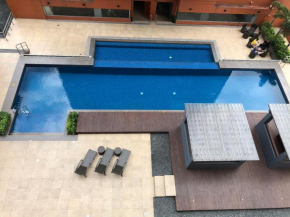 A Home with a view, 1 Bdrm with balcony and Netflix Access